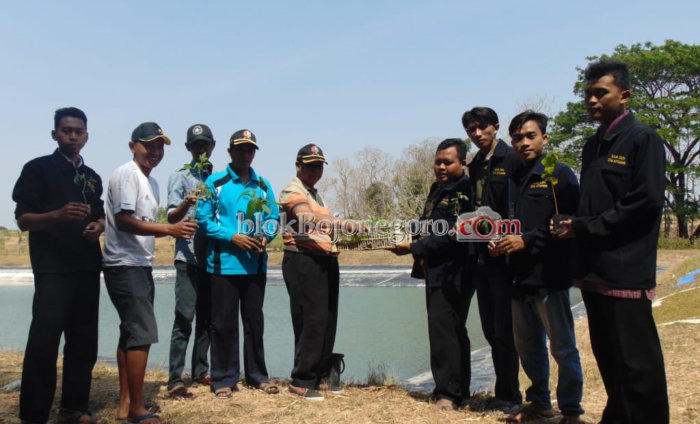 Memberdayakan Potensi Desa dengan Menanam 1000 Pohon